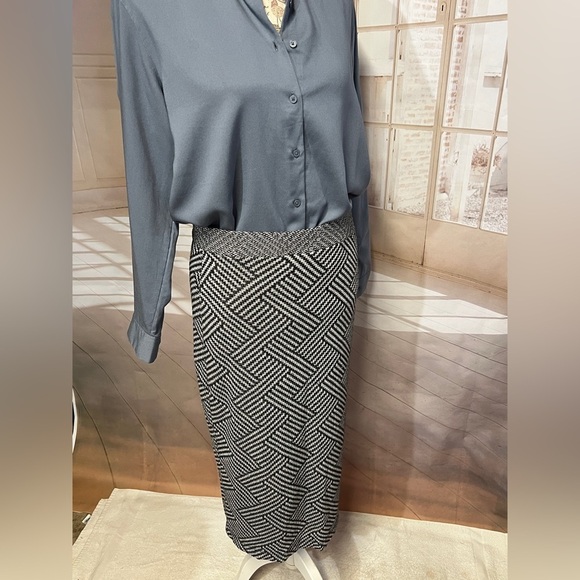 BAR III Black and white geometric print knit‎ pencil skirt size L. - Picture 5 of 8